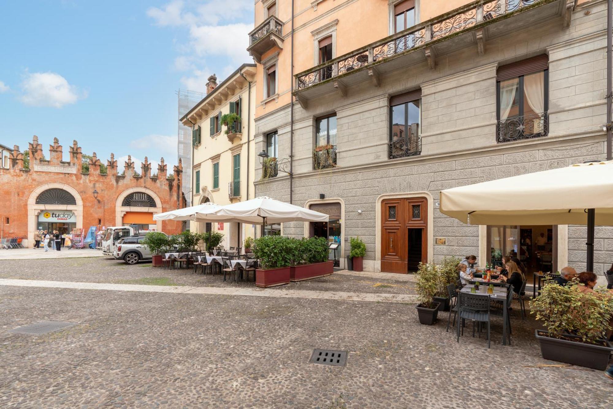 Palazzo Biasini By Postcardsfrom Hotel Verona Buitenkant foto