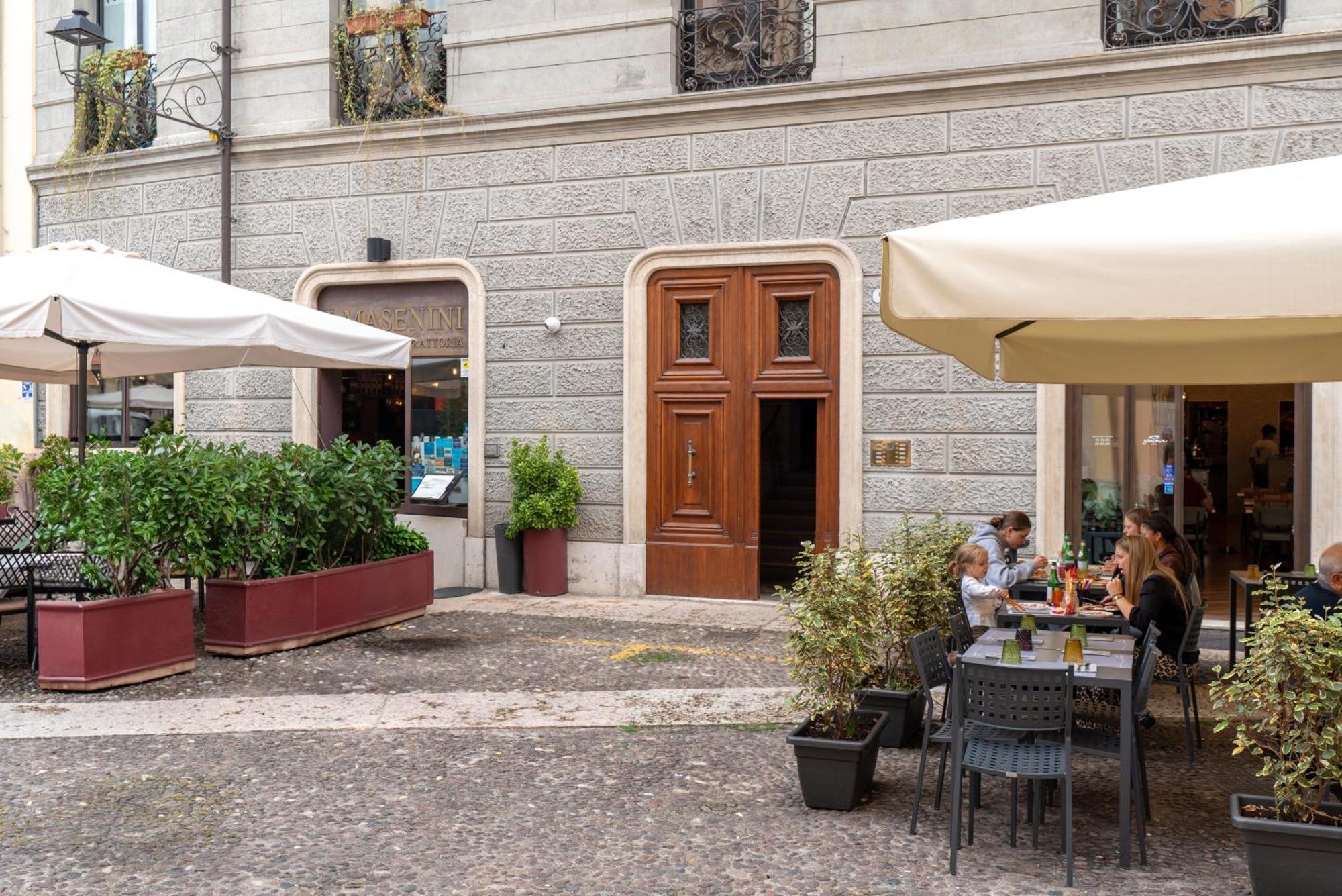 Palazzo Biasini By Postcardsfrom Hotel Verona Buitenkant foto